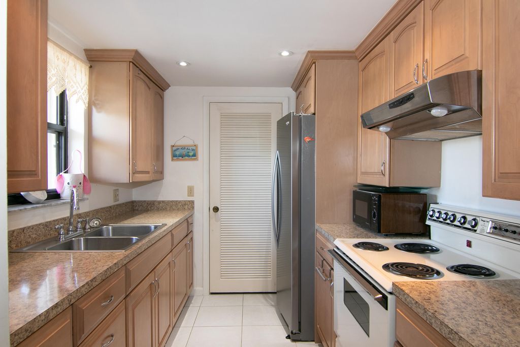 Photo of 890 N Federal Highway #205, Lantana, FL 33462 (MLS # B26016205)