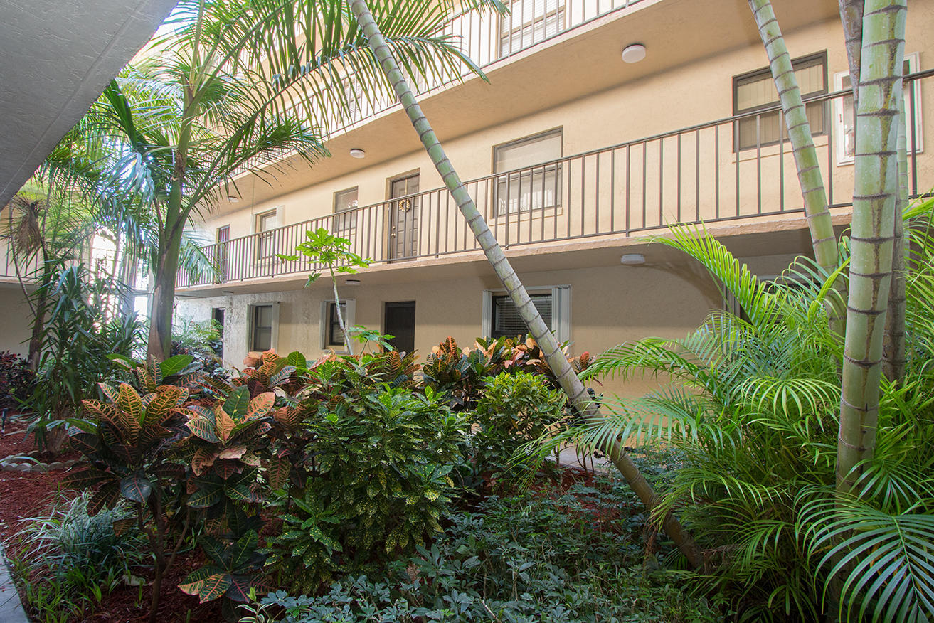 HIDDEN HARBOUR OF THE PALM BEACHES CONDO - Residential