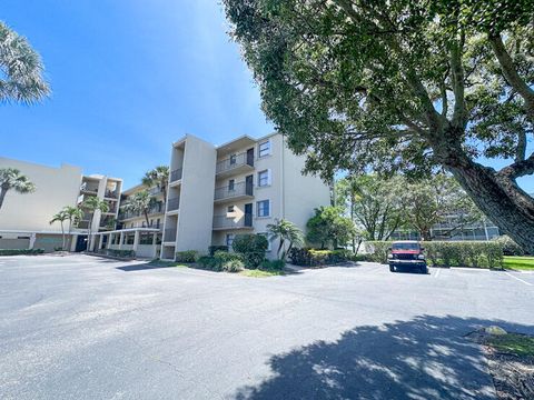 Property photo of 890 N Federal Highway 205, Lantana, FL 33462