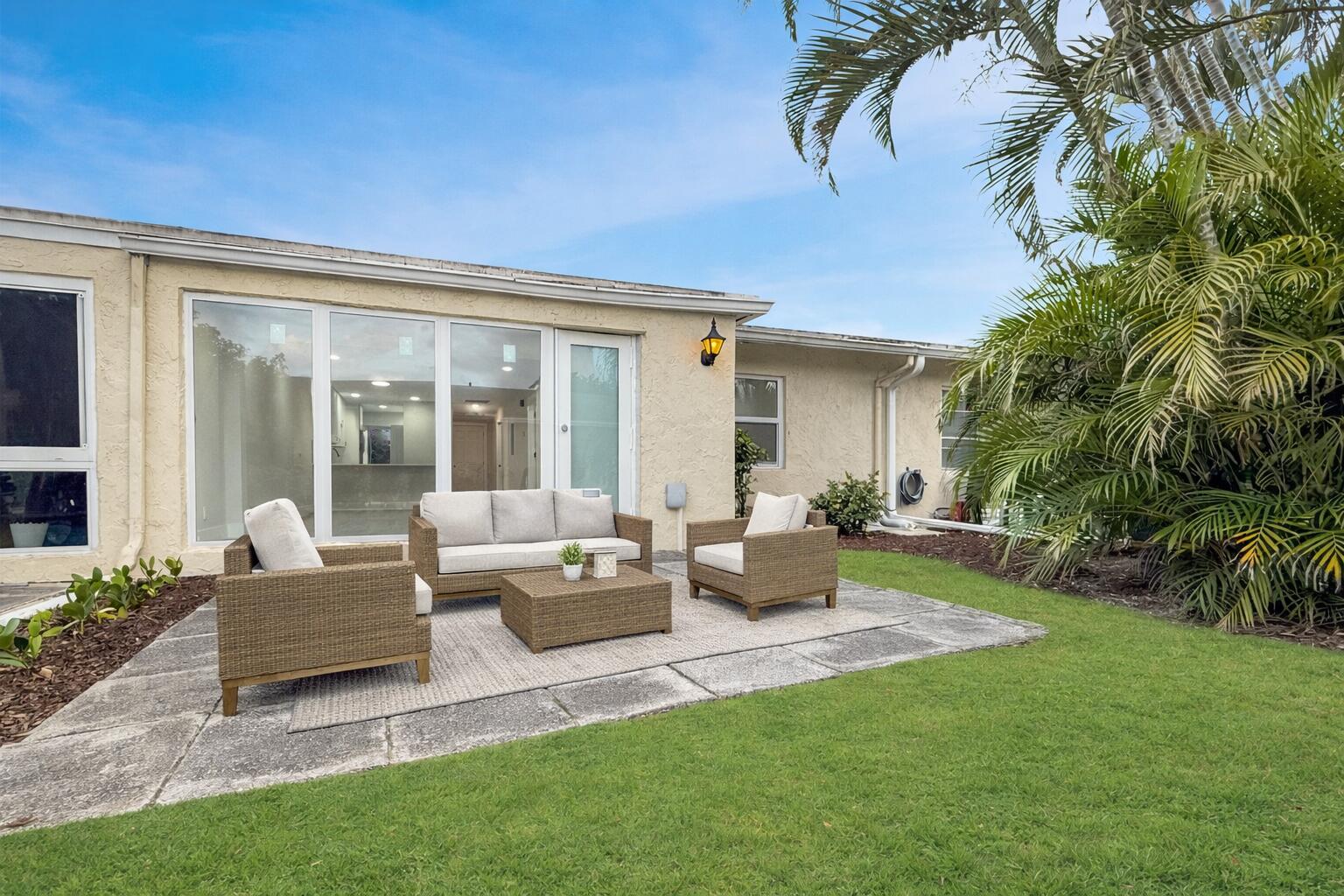 PALM GREENS AT VILLA DEL RAY CONDO I - Residential