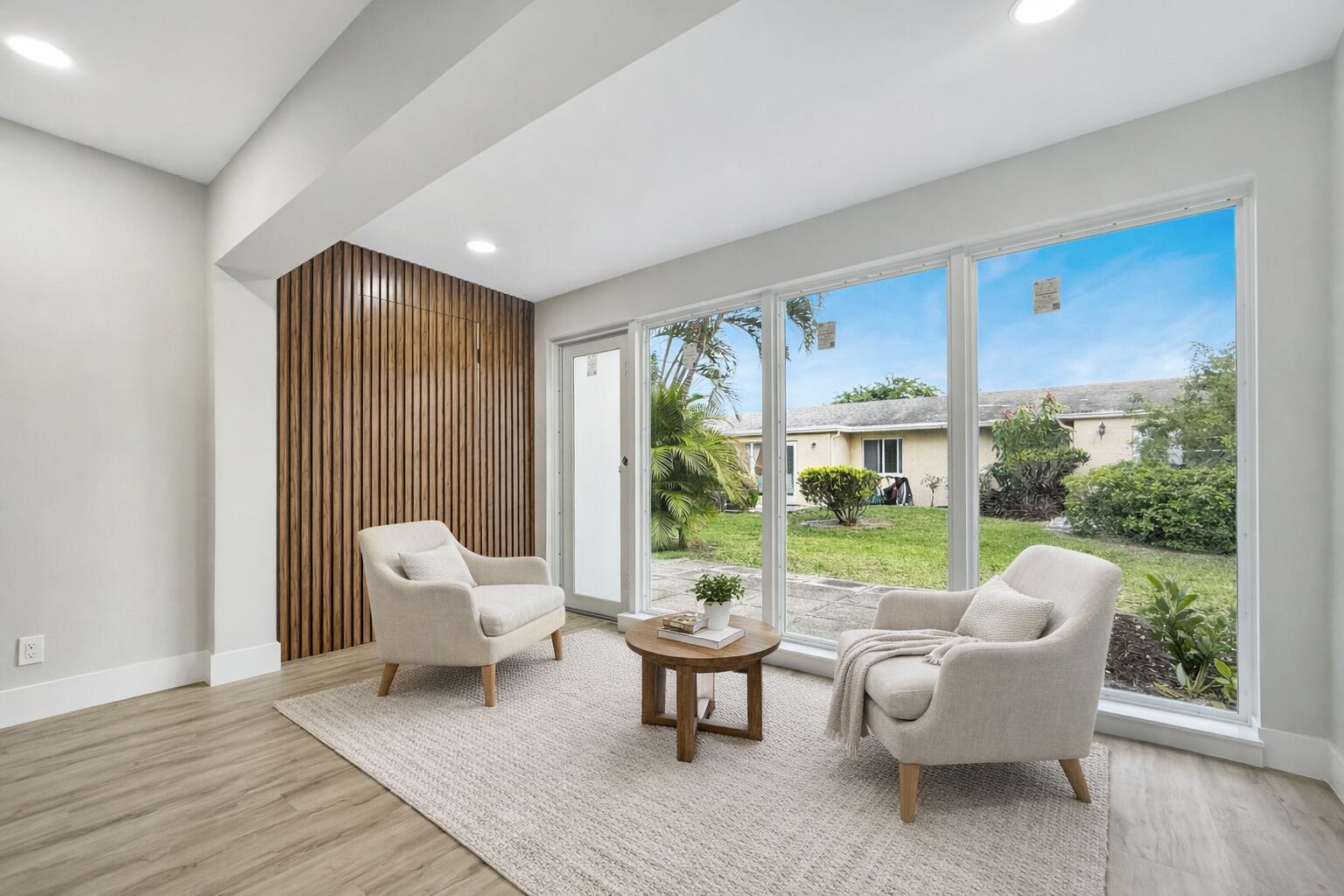 PALM GREENS AT VILLA DEL RAY CONDO I - Residential