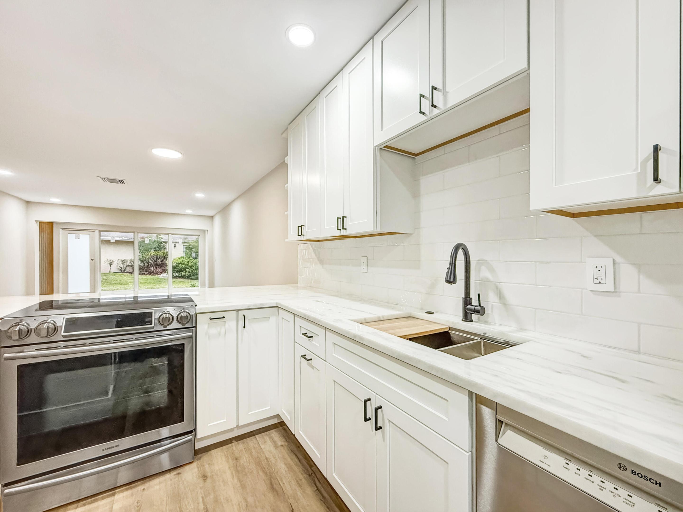 PALM GREENS AT VILLA DEL RAY CONDO I - Residential