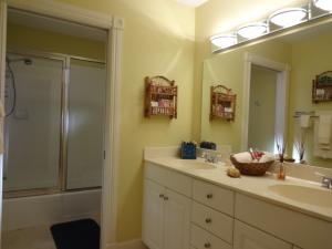 SUGAR POND MANOR OF WELLI - Residential Lease