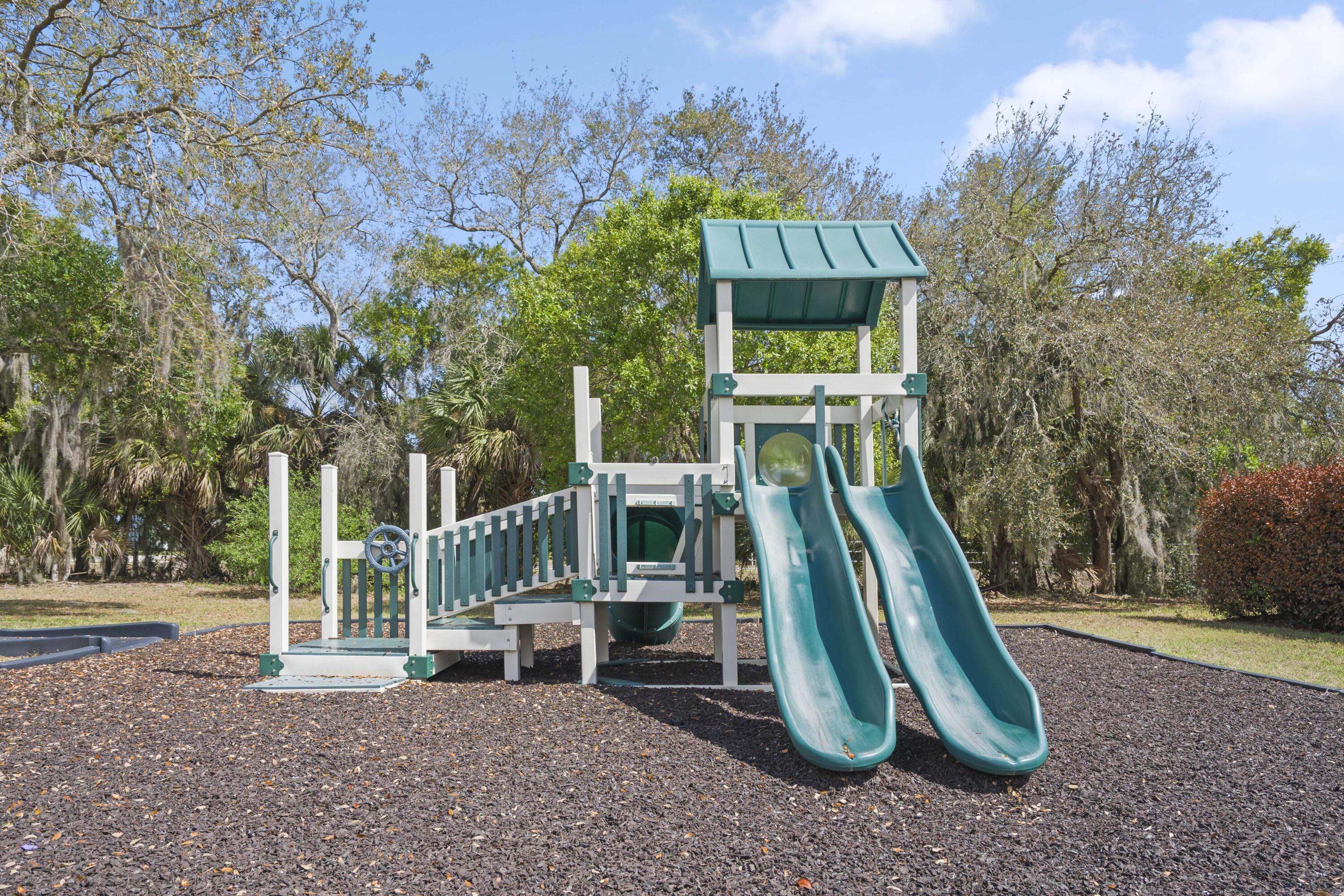 OAKLAND LAKE ESTATES - Residential