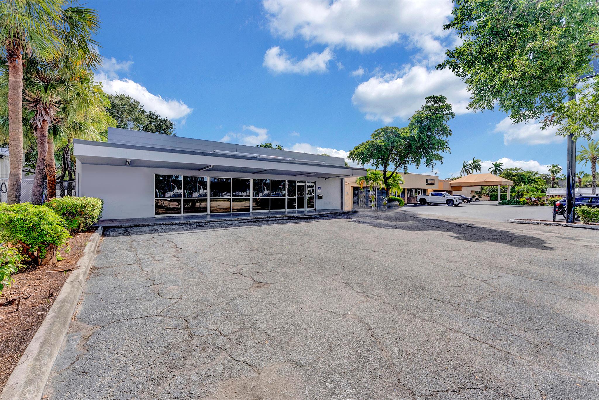 MADRID PARK REPL - Commercial Sale