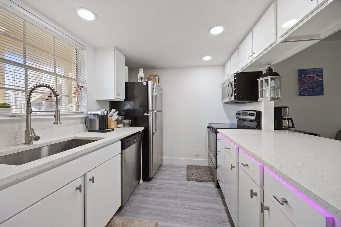 6332 La Costa Drive b