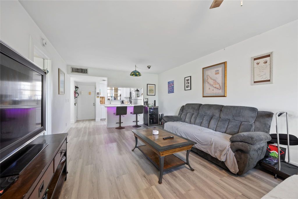 Photo of 6332 La Costa Dr #b, Boca Raton, FL 33433 (MLS # F10531640)