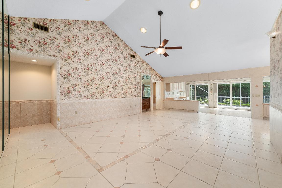 2368 Saratoga Bay Drive