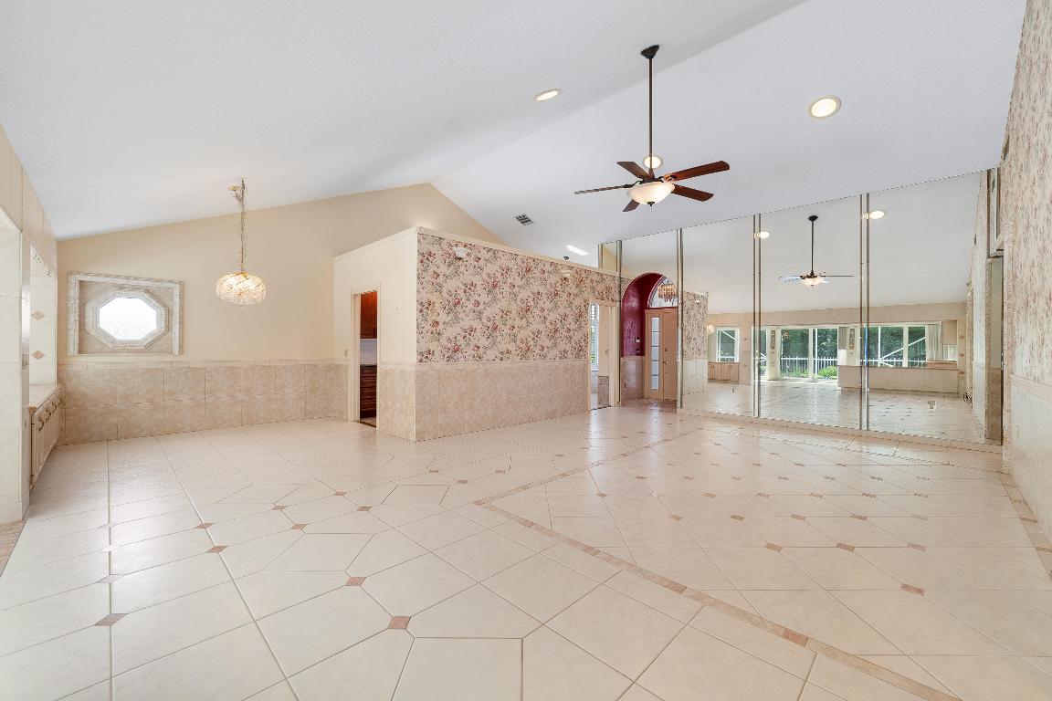 2368 Saratoga Bay Drive