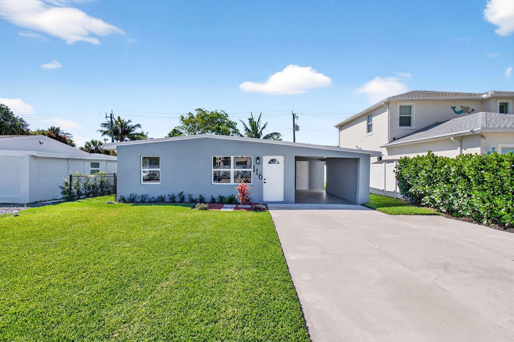 Photo of 116 SE 2nd Avenue, Boynton Beach, FL 33435 (MLS # B26007210)