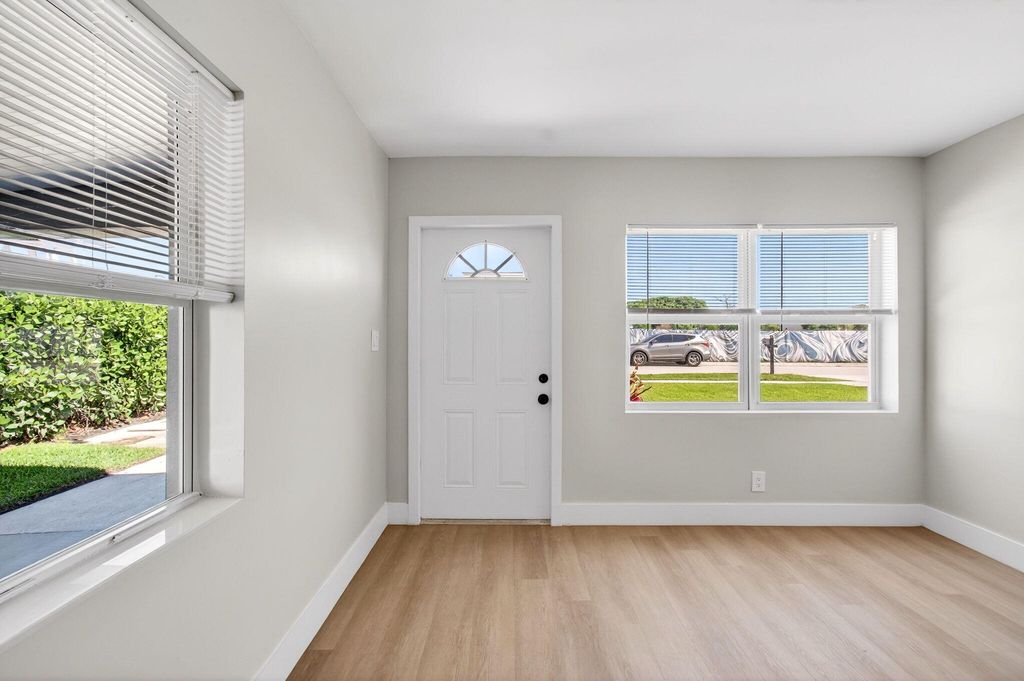 Photo of 116 SE 2nd Avenue, Boynton Beach, FL 33435 (MLS # B26007210)