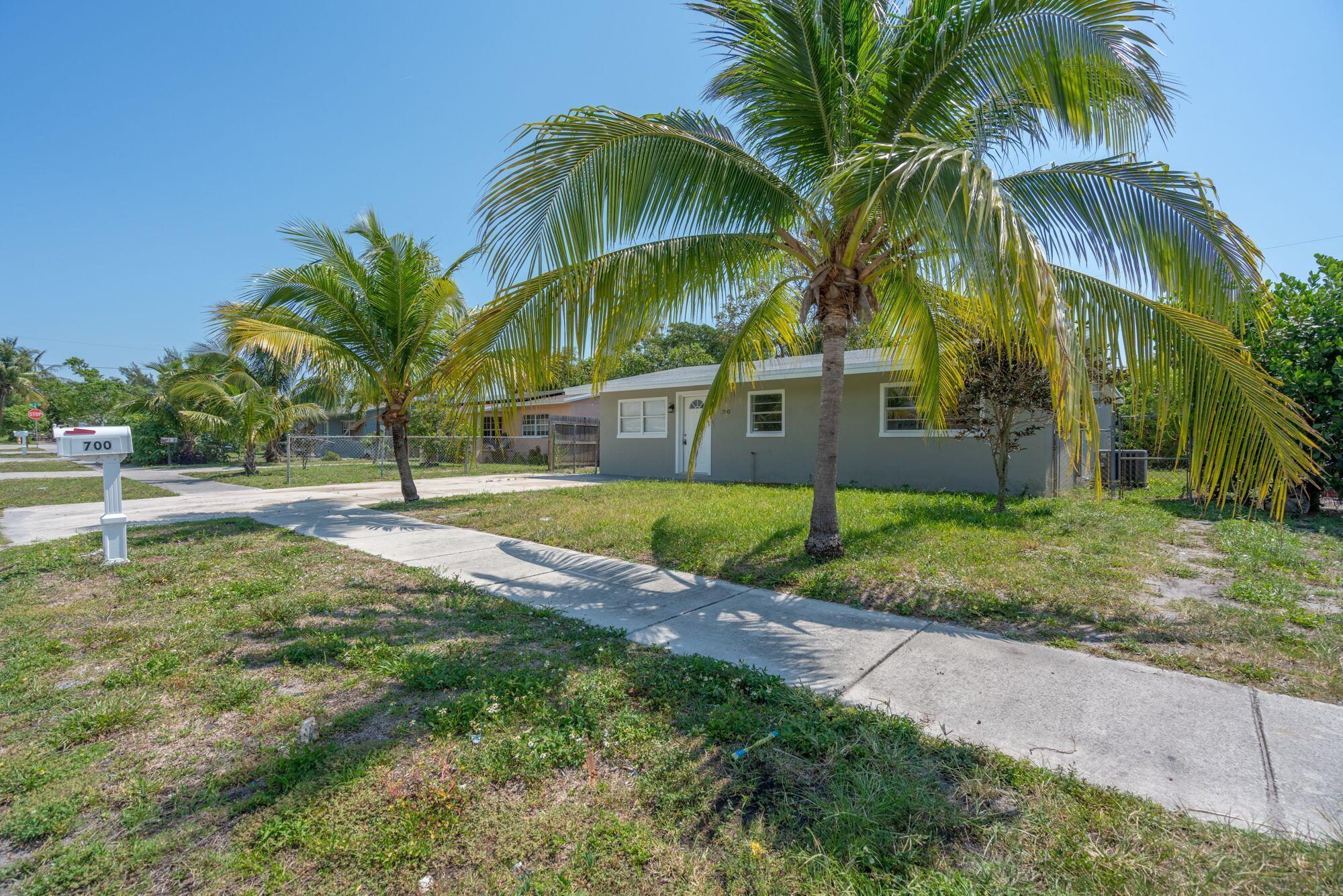 700 NW 2nd Way