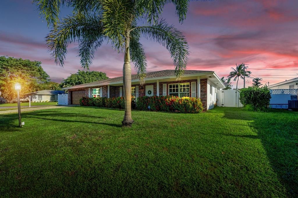 Photo of 1371 SW 26th Avenue, Boynton Beach, FL 33426 (MLS # R10708221)