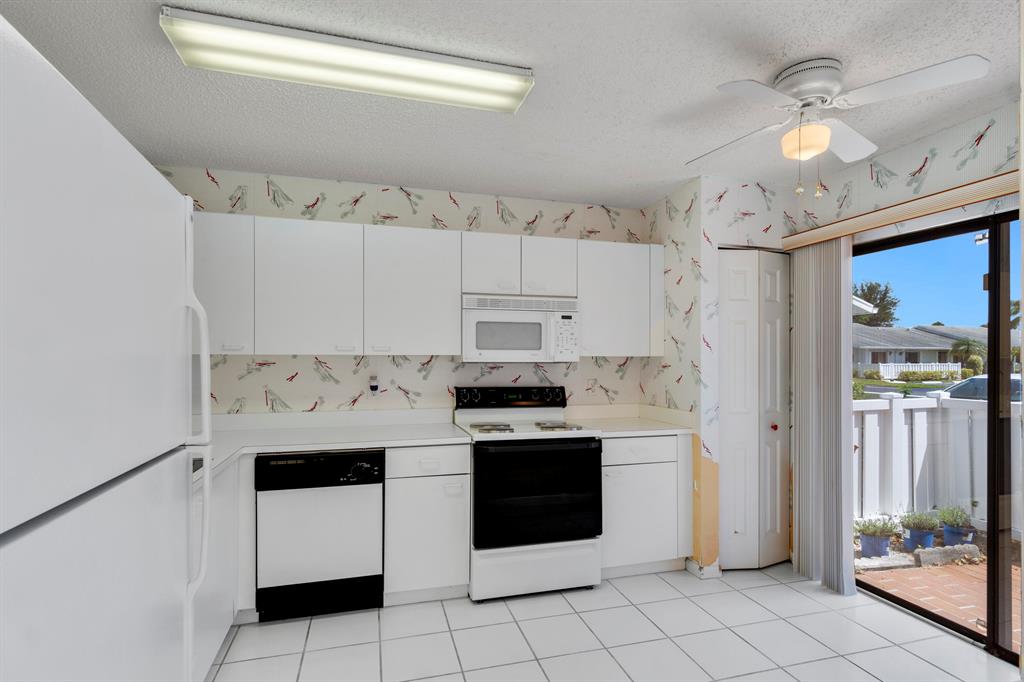 ARBOURS II OF THE PALM BEACHES CONDO - Residential