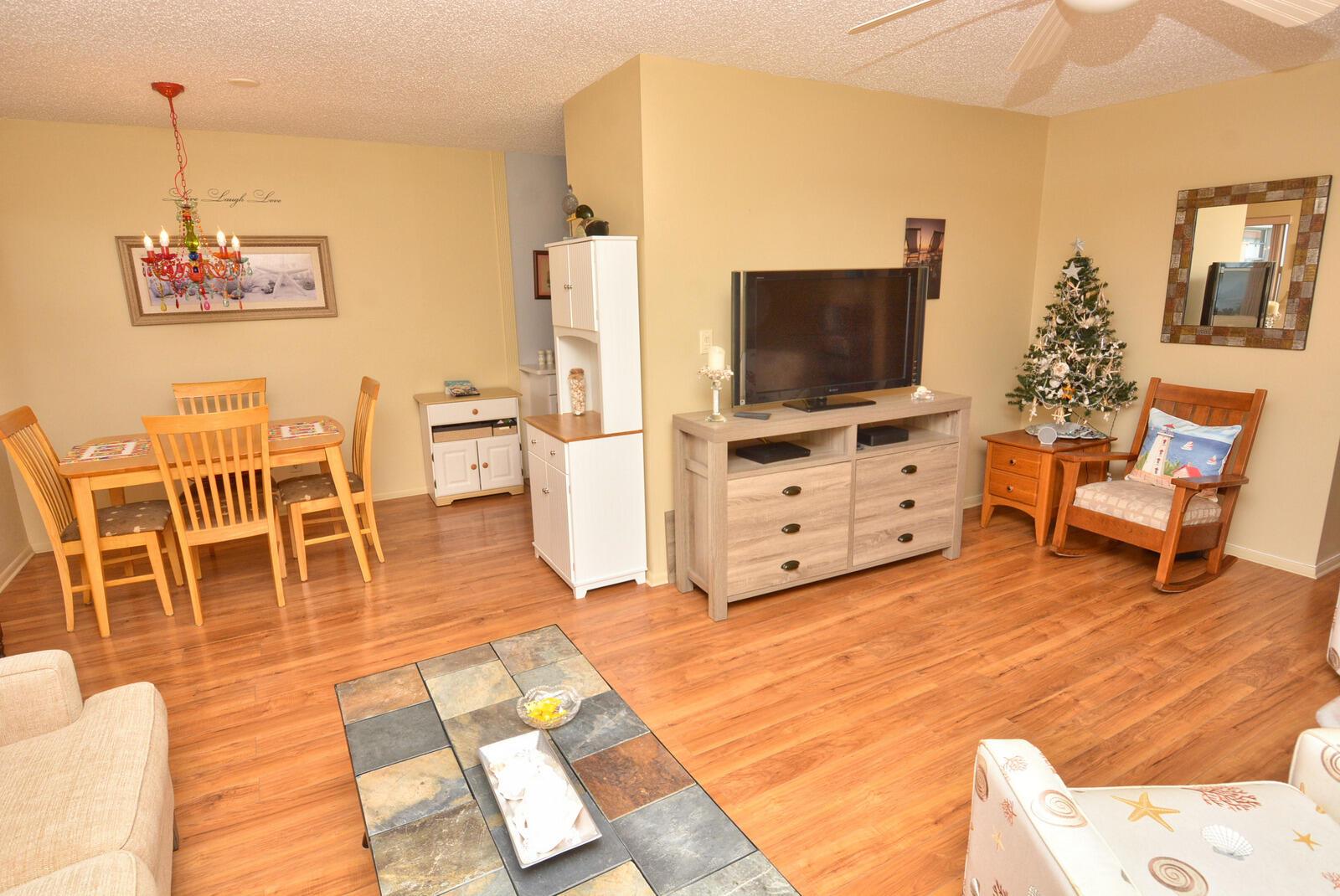 VISTA DEL LAGO CONDO - Residential Lease