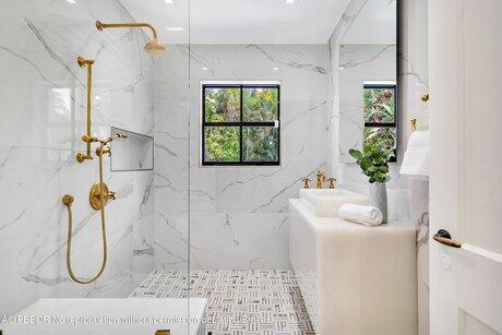 EL CID COURT - Residential