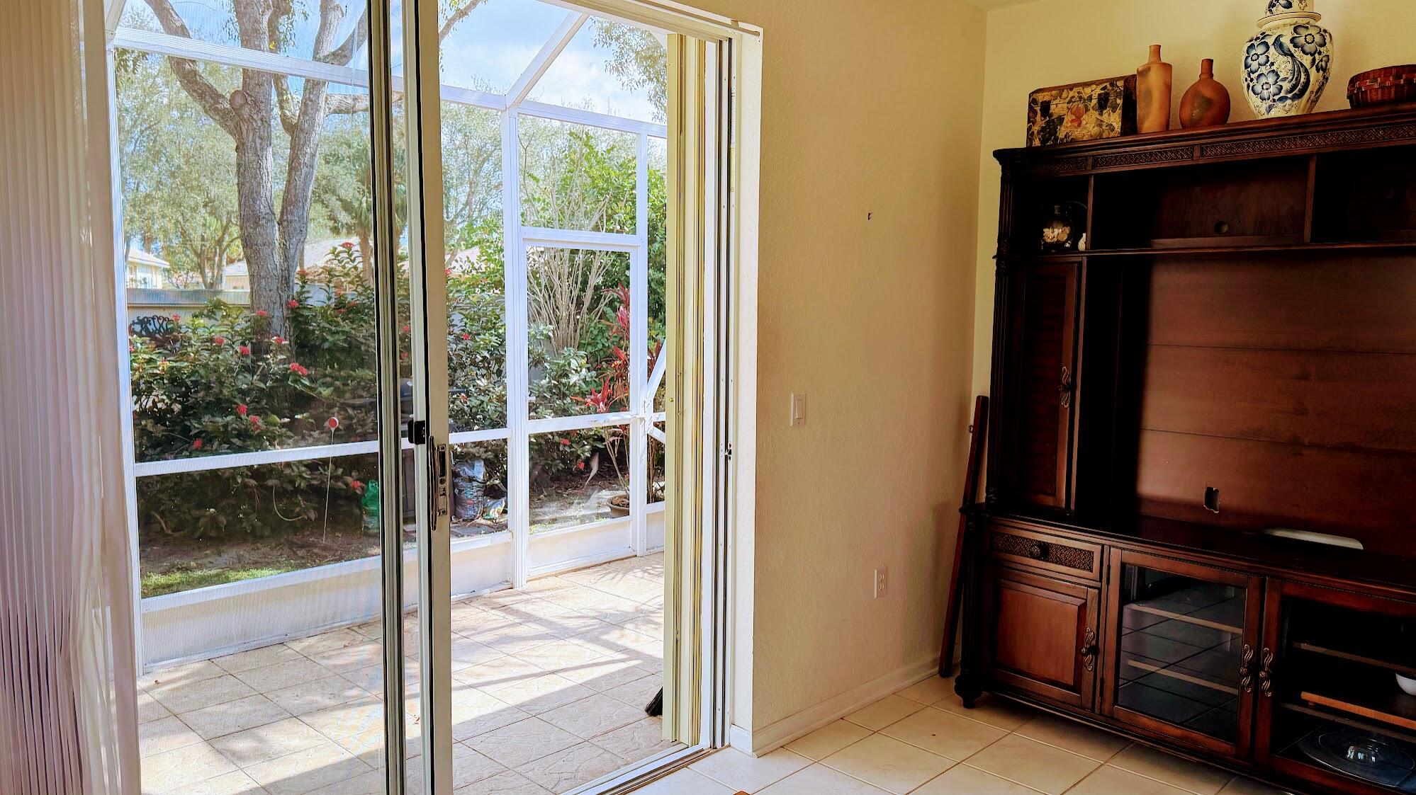 CRYSTAL POINTE/CORAL LAKES - Residential