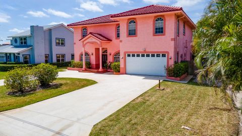 A home in Lake Clarke Shores