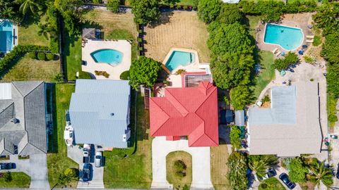 A home in Lake Clarke Shores