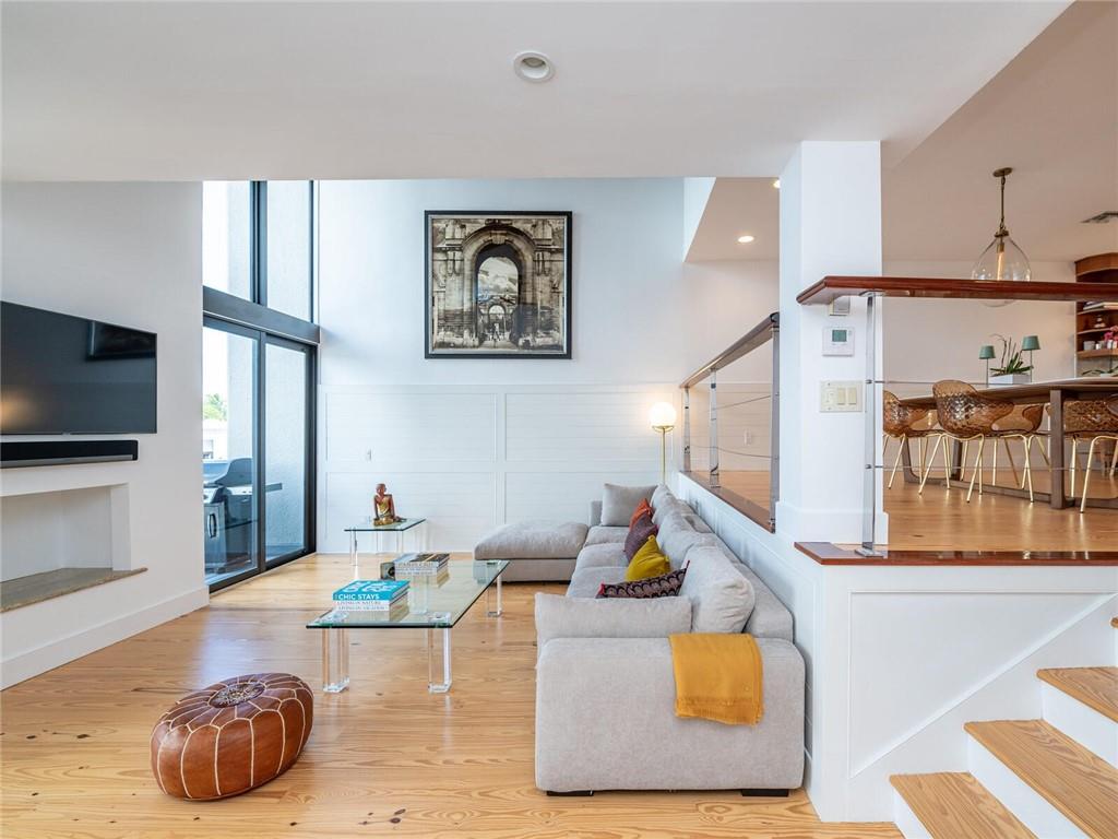 PORTSIDE YACHT CLUB - Residential