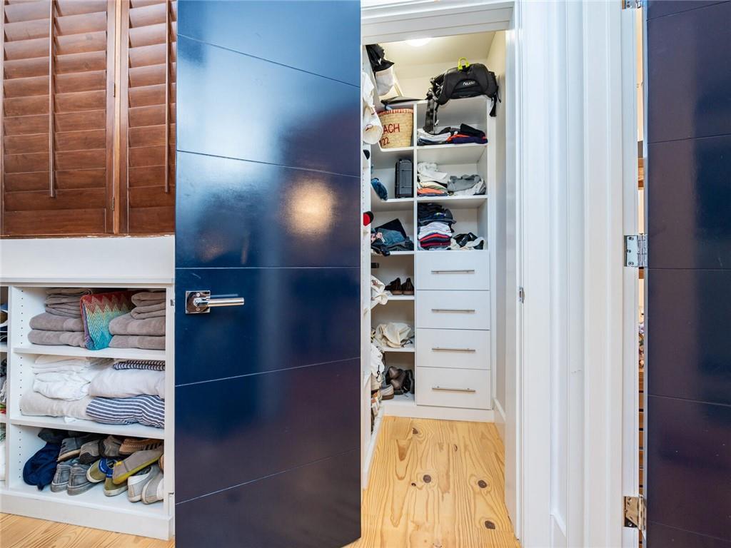 PORTSIDE YACHT CLUB - Residential