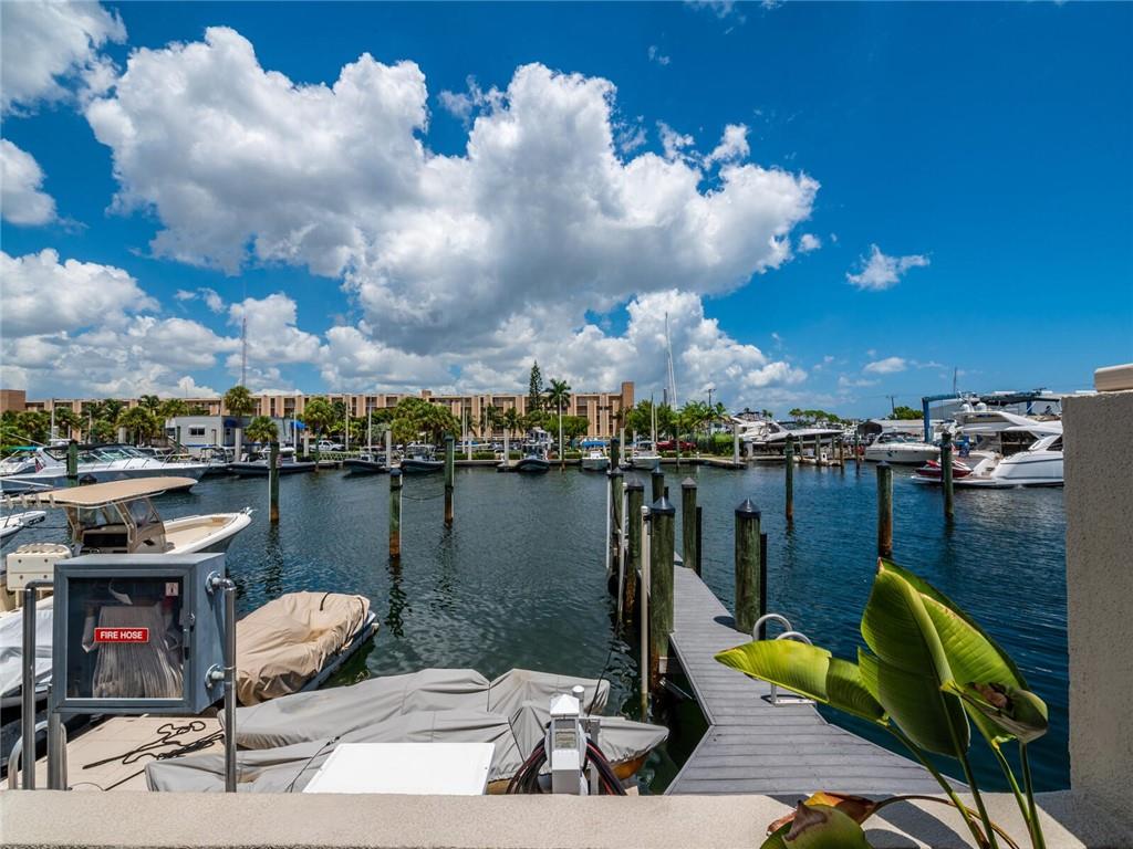 PORTSIDE YACHT CLUB - Residential