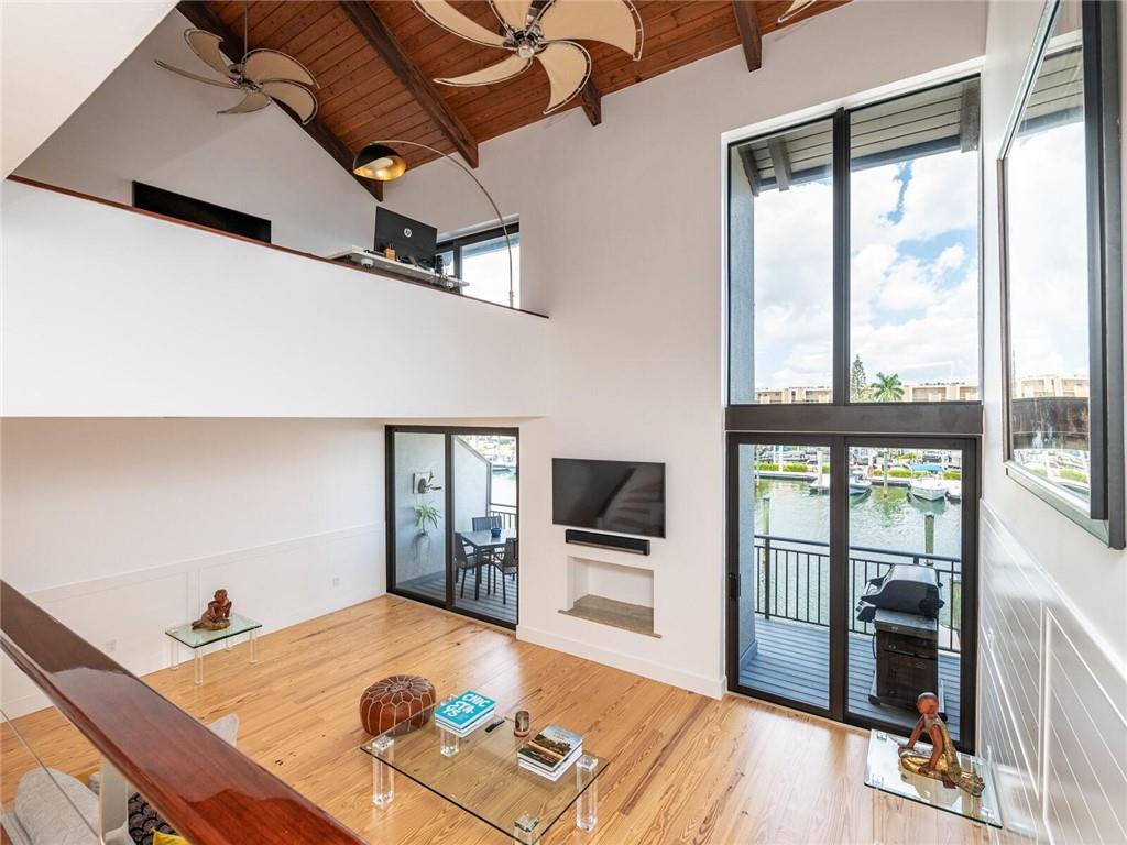 PORTSIDE YACHT CLUB - Residential