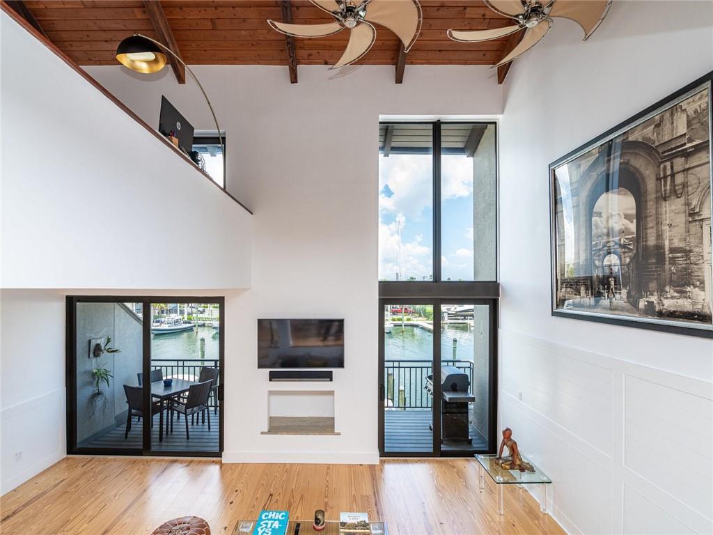 PORTSIDE YACHT CLUB - Residential