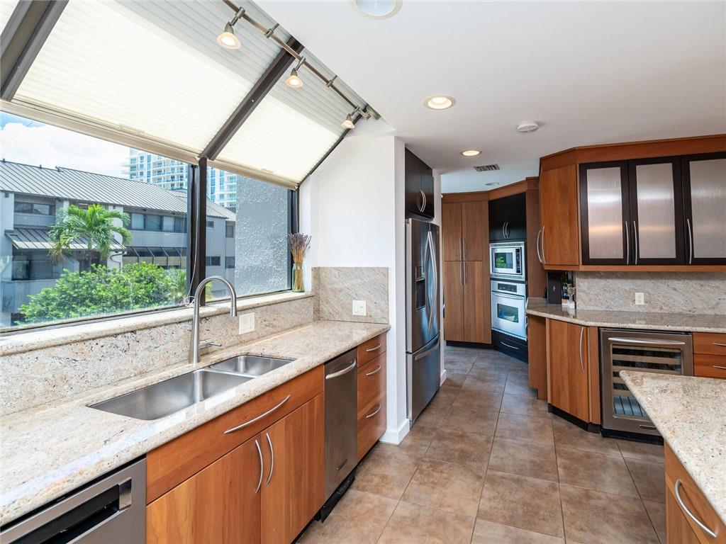 PORTSIDE YACHT CLUB - Residential