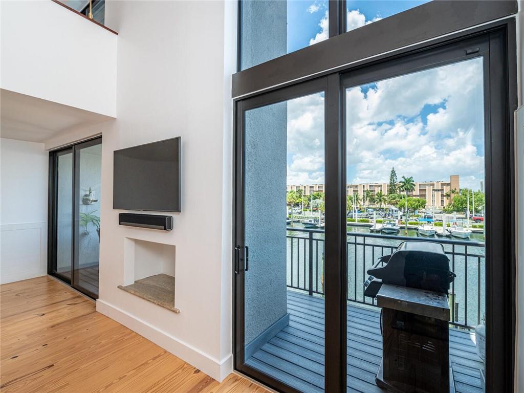 PORTSIDE YACHT CLUB - Residential