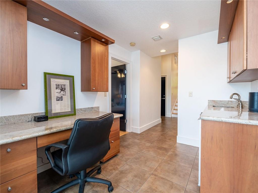 PORTSIDE YACHT CLUB - Residential