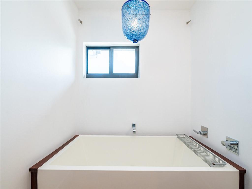 PORTSIDE YACHT CLUB - Residential