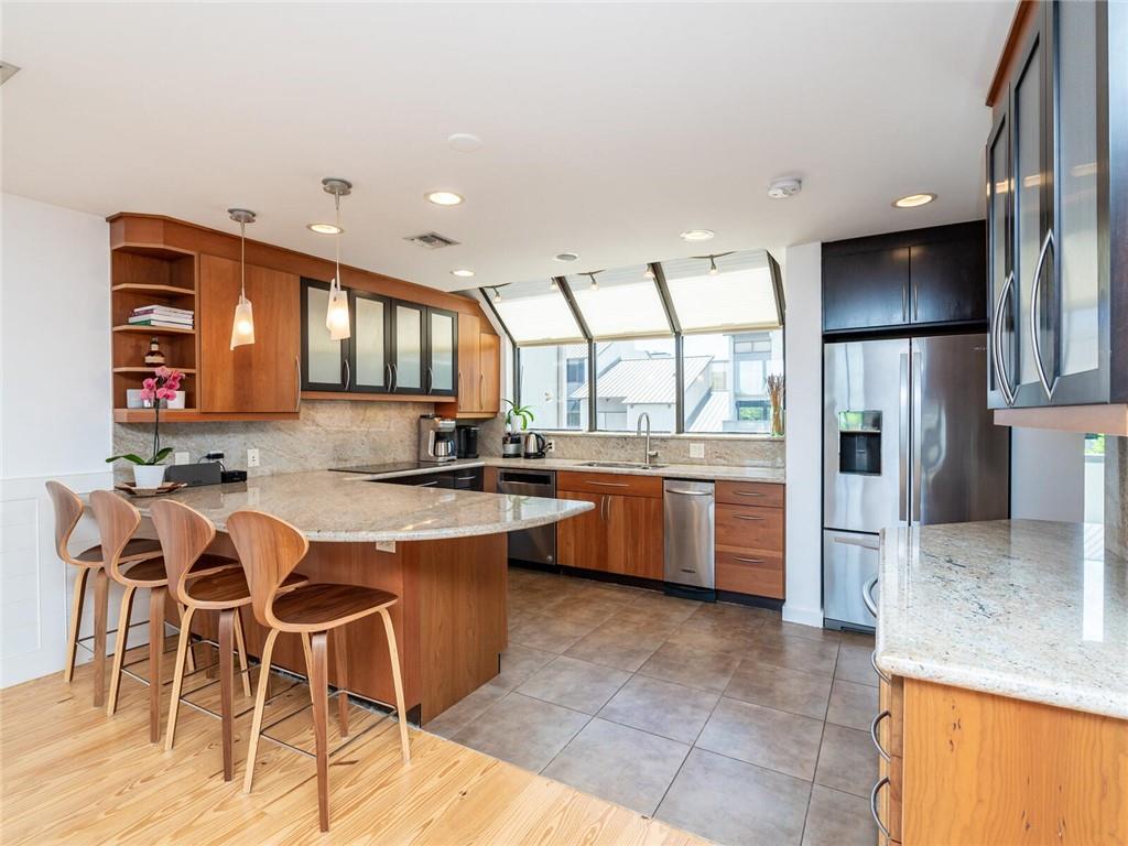 PORTSIDE YACHT CLUB - Residential