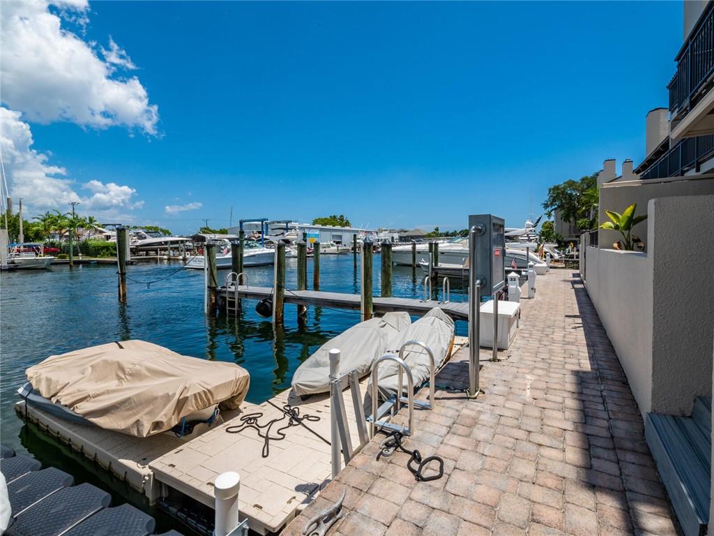 PORTSIDE YACHT CLUB - Residential