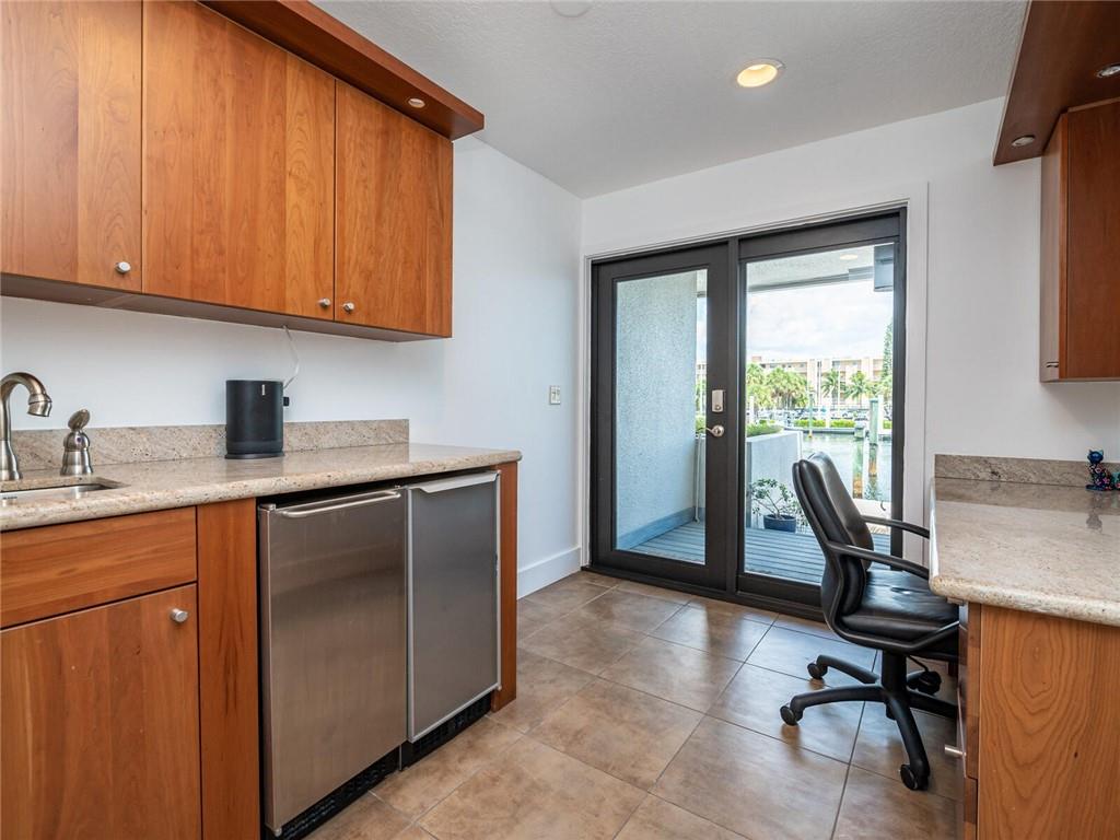 PORTSIDE YACHT CLUB - Residential