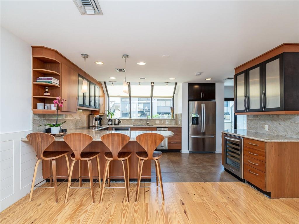 PORTSIDE YACHT CLUB - Residential