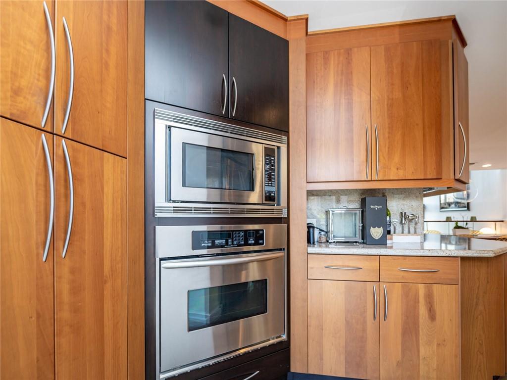 PORTSIDE YACHT CLUB - Residential