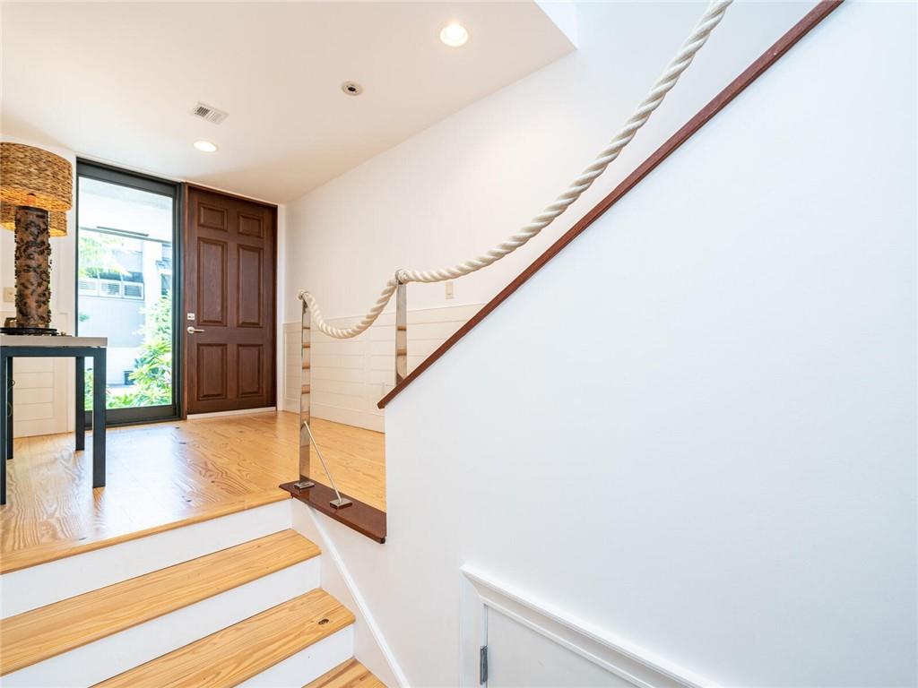 PORTSIDE YACHT CLUB - Residential