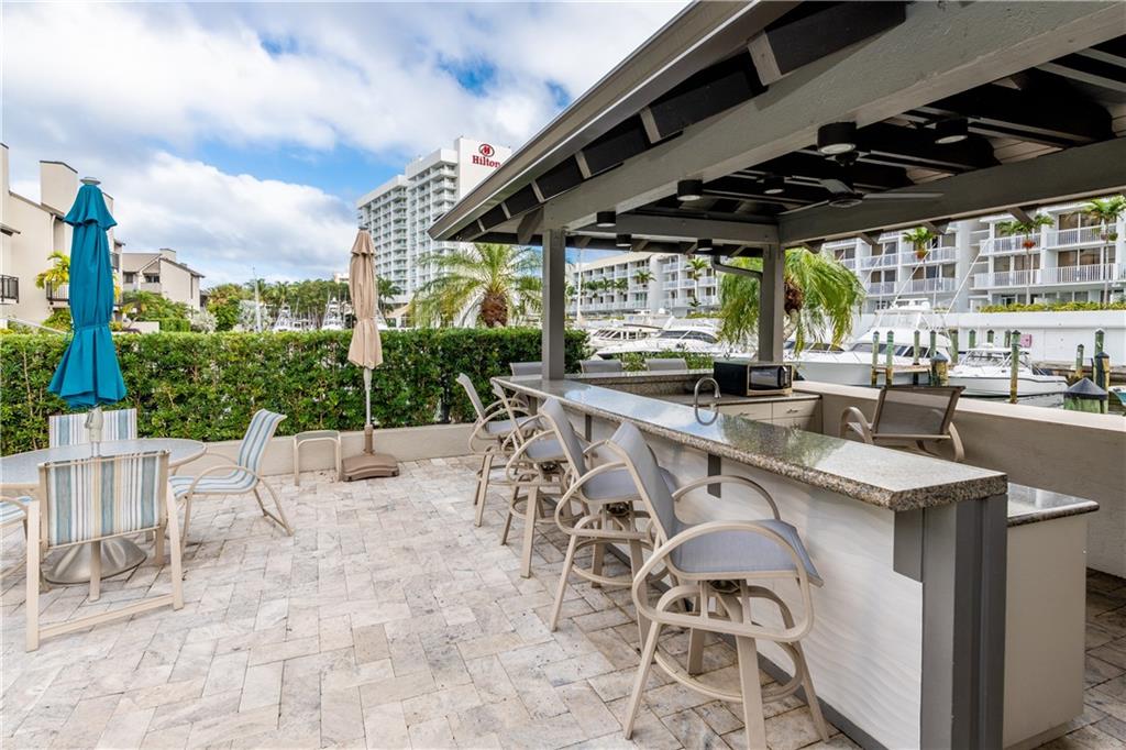 PORTSIDE YACHT CLUB - Residential