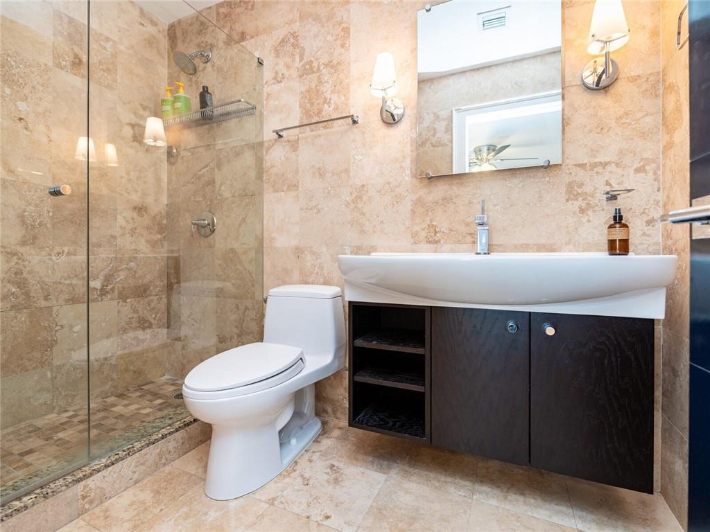 PORTSIDE YACHT CLUB - Residential