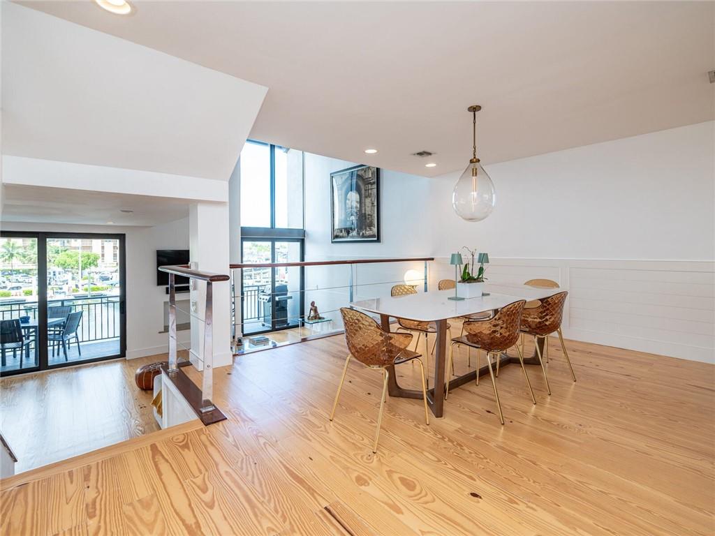 PORTSIDE YACHT CLUB - Residential