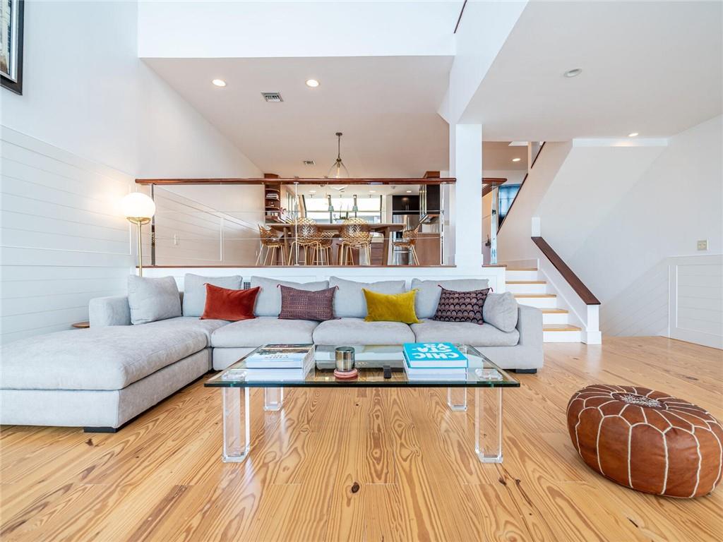 PORTSIDE YACHT CLUB - Residential