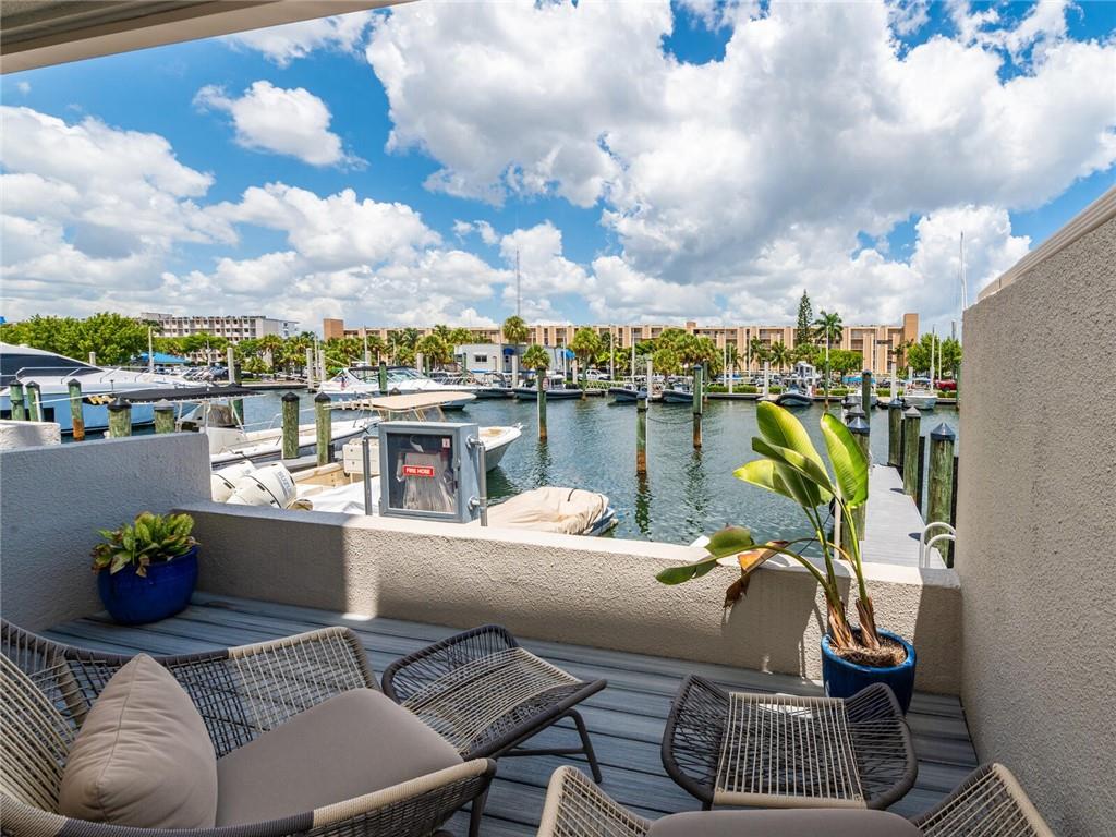 PORTSIDE YACHT CLUB - Residential