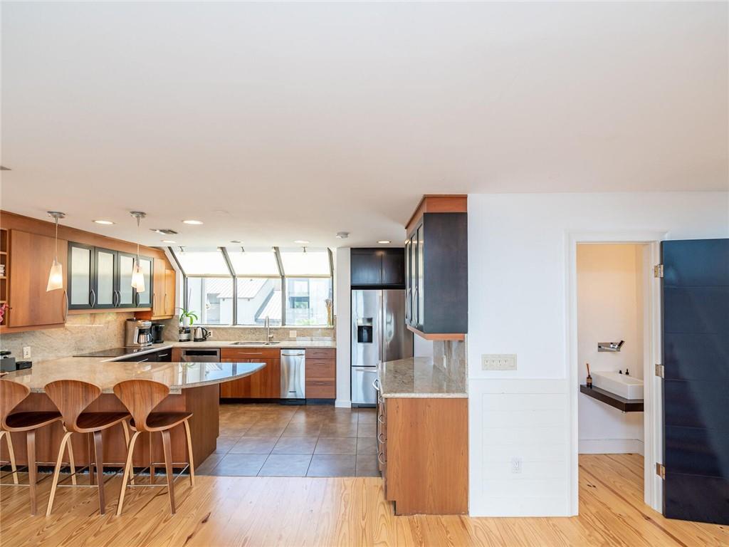 PORTSIDE YACHT CLUB - Residential