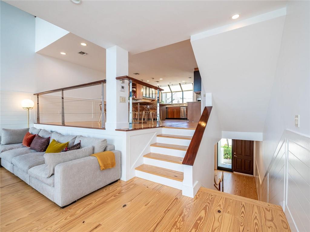 PORTSIDE YACHT CLUB - Residential