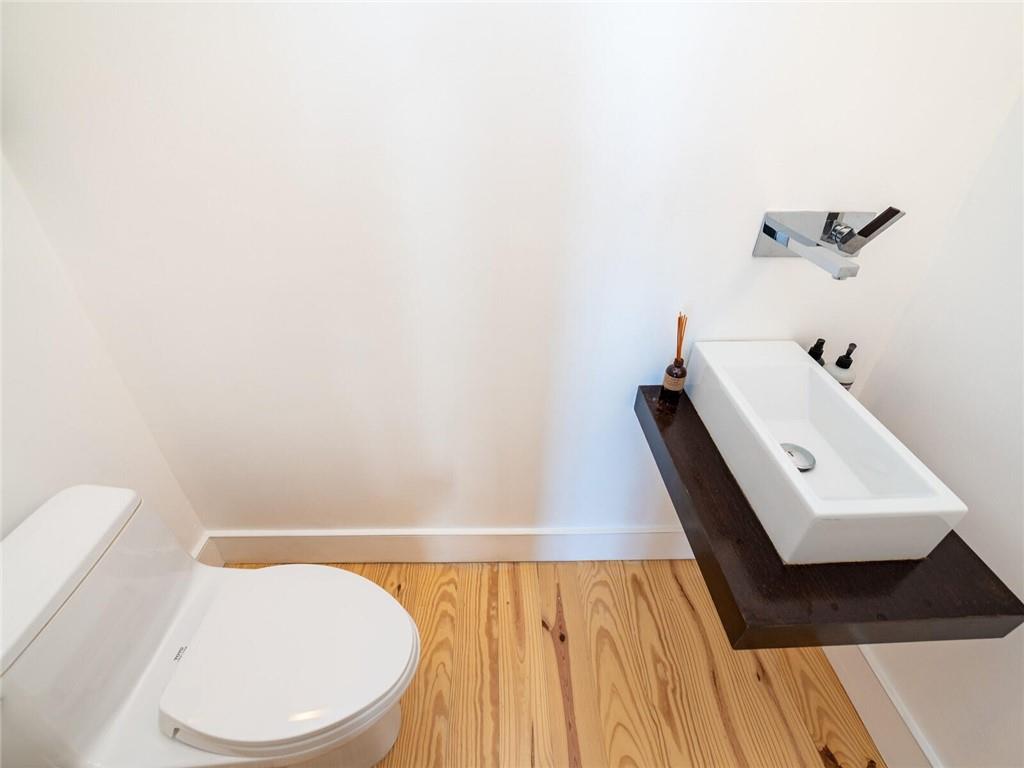 PORTSIDE YACHT CLUB - Residential