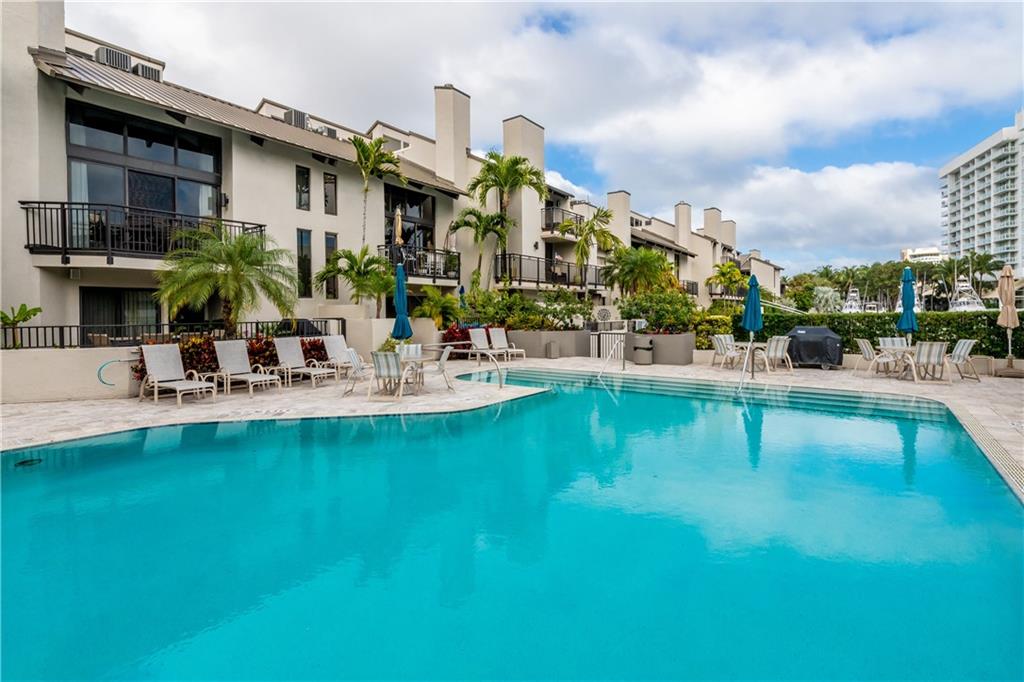 PORTSIDE YACHT CLUB - Residential