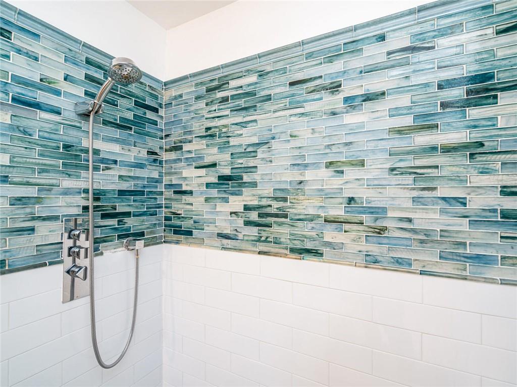 PORTSIDE YACHT CLUB - Residential