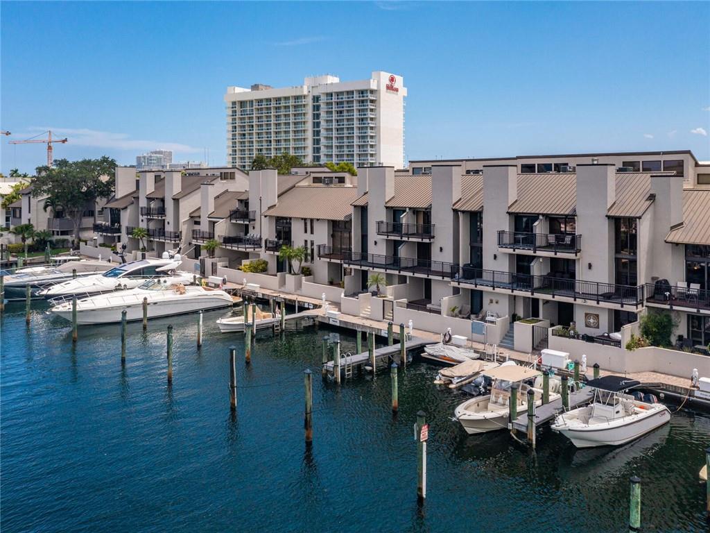 PORTSIDE YACHT CLUB - Residential
