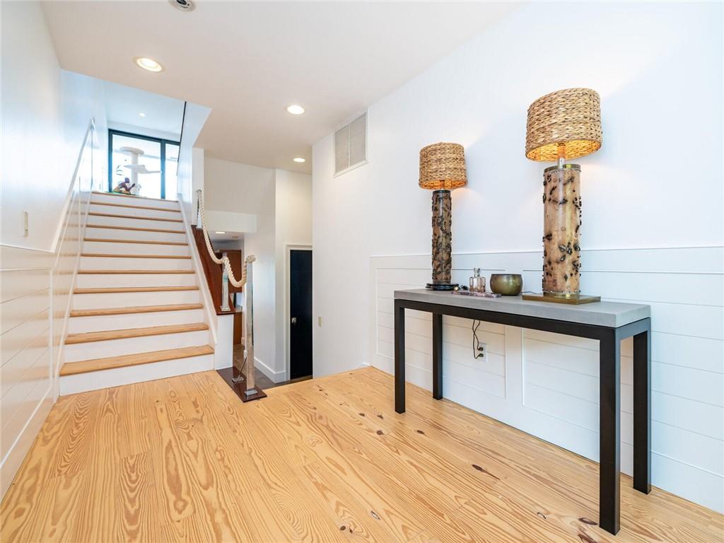 PORTSIDE YACHT CLUB - Residential